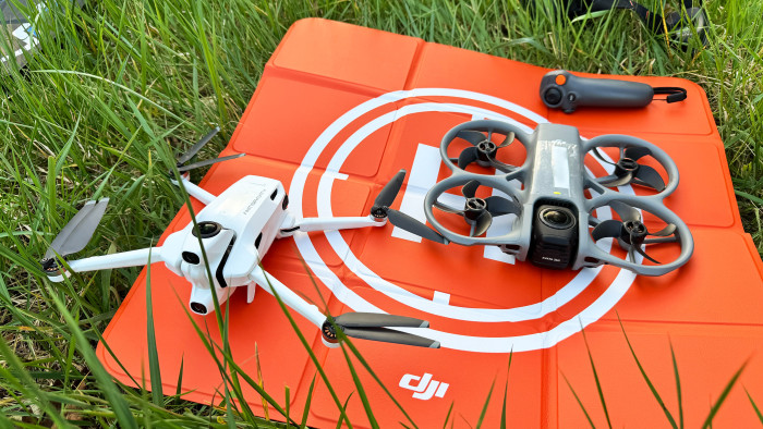 Zwei 360-Grad-Drohnen, zwei verschiedene Ansätze: links die Antivgravity A1, rechts die neue DJI Avata 360. (Bild: Nils Matthiesen)